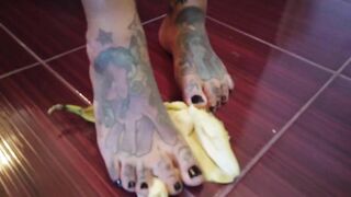 Foot fetish compilation 1 - Feet of a tattooed MILF