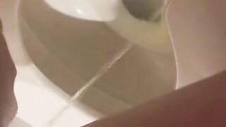 Horny slut pisses in public restroom!!!????????‍♀️???????? ***PUBLIC URINATING***