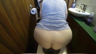 Pissing mature chubby MILF with big butt.