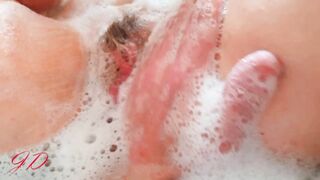 JuicyDream - Nasse Spiele in der Badewanne 2 - Pussy und Schaum