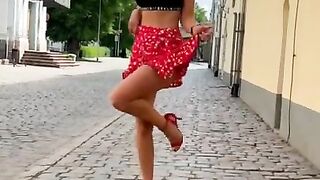 Real Romantic Girl Eliza Sky | Public photo session