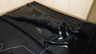 【latex】着ぐるみバキュームベッド拘束【個人撮影】