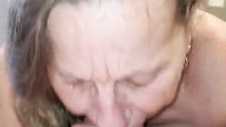 HUGE CUMSHOT IN MARRIED SLUT LESLIE'S CHEATING MOUTH -WATCH HER RIDE AND CUM HARD! BEST AMATEUR CHEATING WIFE ONLINE!