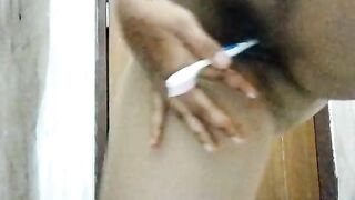 Wife ko bathroom mai pussy m krte pati n kiske sath dekhkr ho