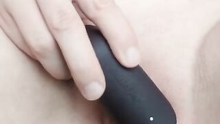 Vibrator pleases pussy sweetly