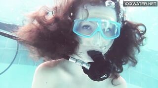 Hot underwater babe Emi the mermaid