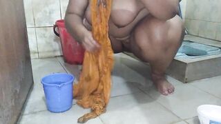 Bhabhi kapde dho rahi hai - Desi new sexy maal, ant tak dekhen